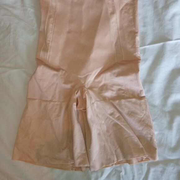SPANXsculpt™ OnCore High-Waisted Mid-Thigh Short Nude Small - Picture 9 of 9